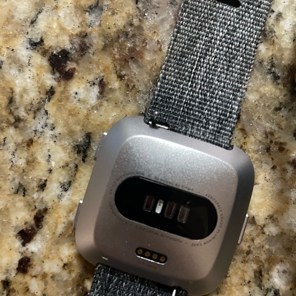 Fitbit Versa - Picture 3 of 5